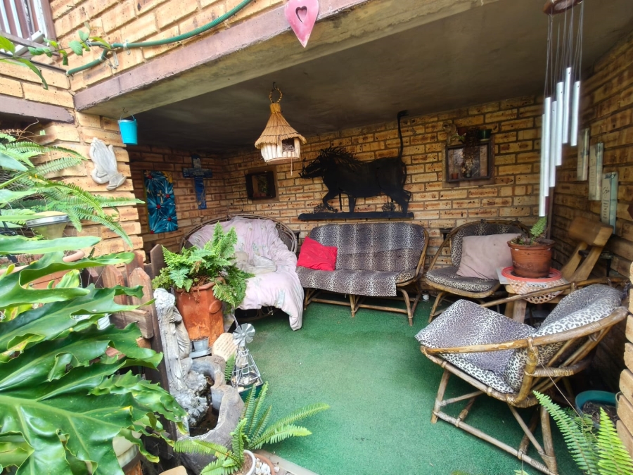 3 Bedroom Property for Sale in Safari Gardens North West